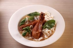 Rice Noodle Soup with 
Soy Chicken